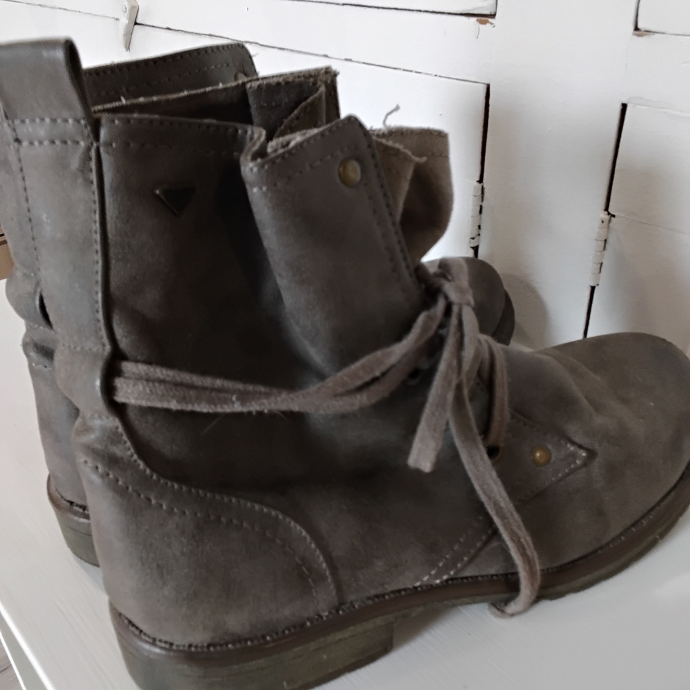 Roxy Women's Distressed Moto Boots EUC - Picture 2 of 8